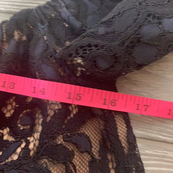 Alexis Fernanda lace off the shoulder top - Picture 6 of 7